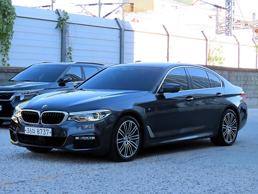 BMW 5시리즈 530i xDrive M 스포츠 사진 2/20