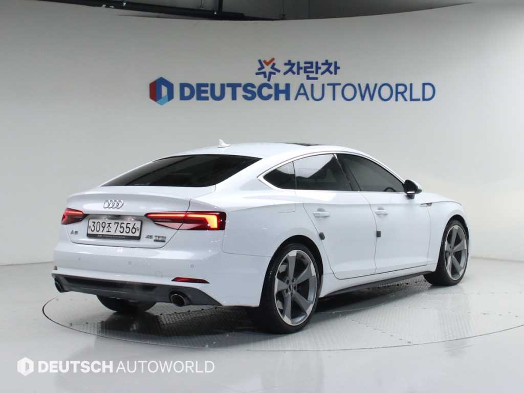 아우디 A5 45 TFSI 콰트로 프리미엄 스포트백 사진 2/20