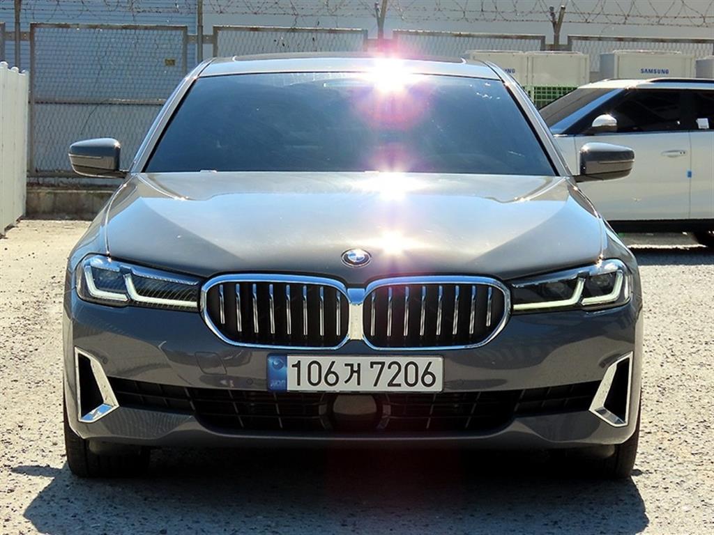 BMW 5시리즈 520i 럭셔리 사진