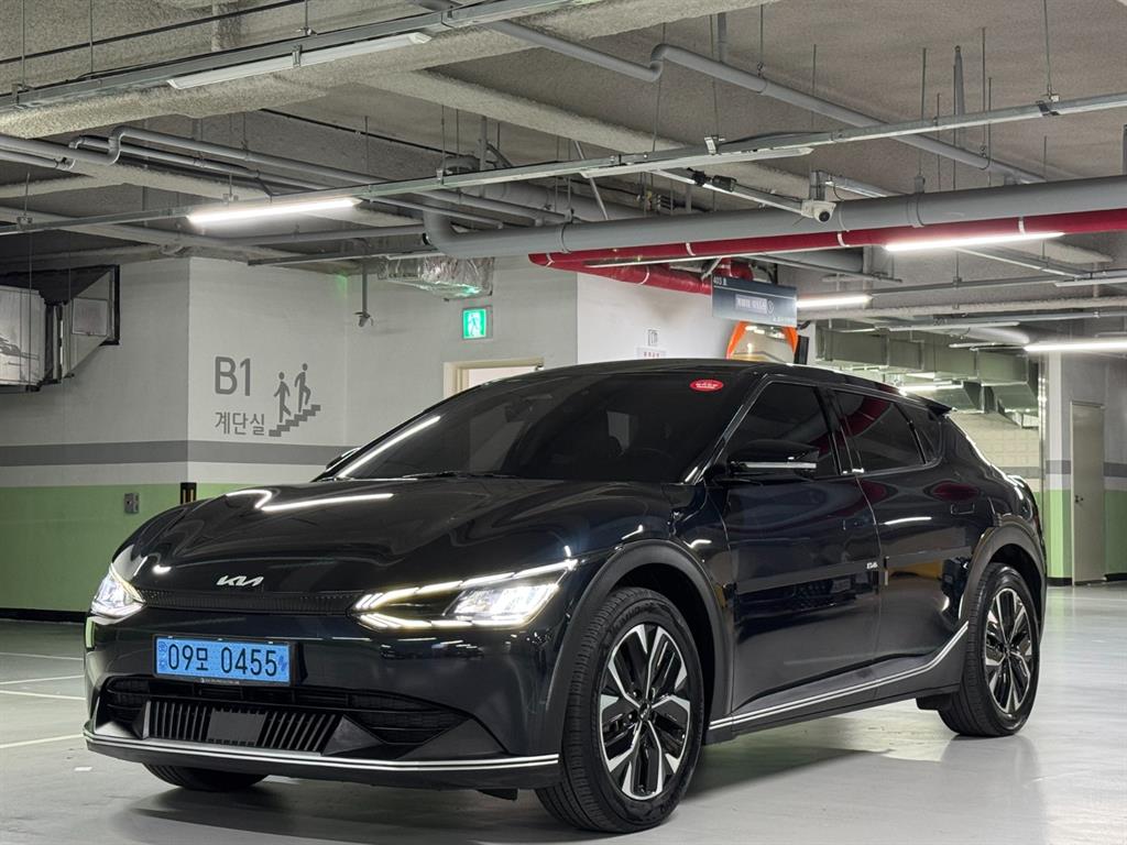 기아 EV6 스탠다드 AWD 에어 사진