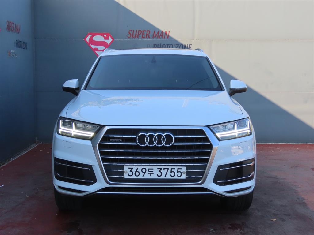 아우디 Q7 45 TFSI 콰트로 사진 2/20