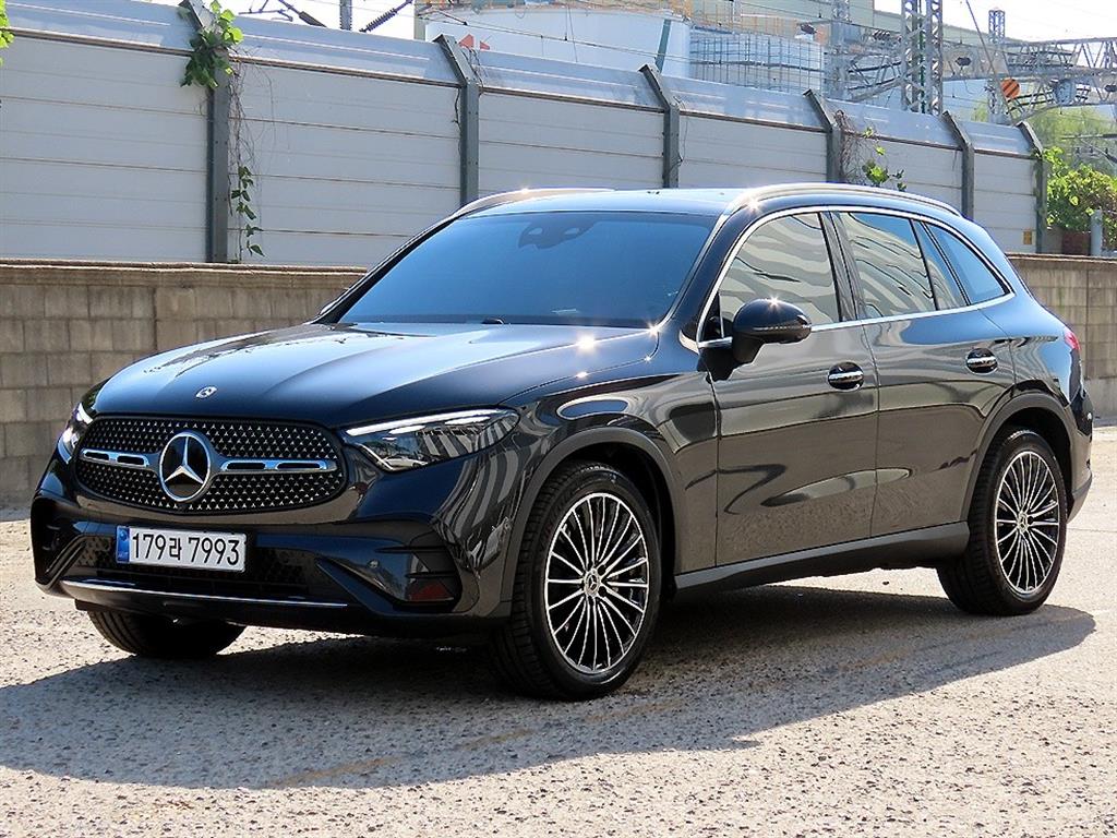 벤츠 GLC 클래스 GLC300 4MATIC AMG 라인 사진 2/20