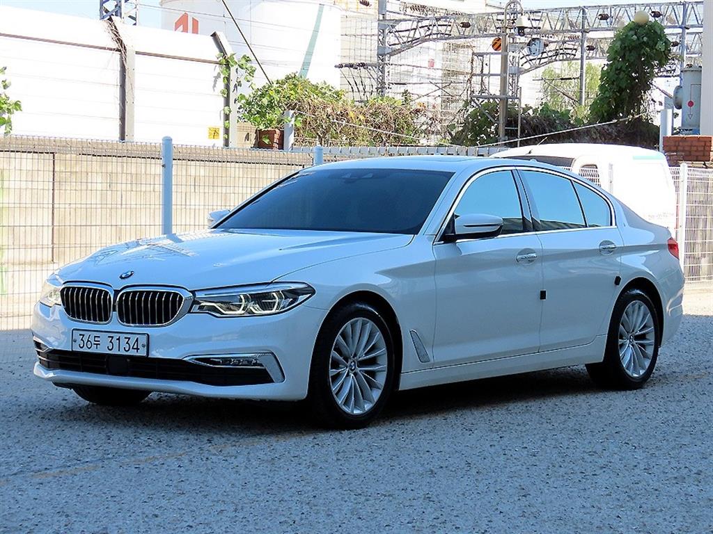 BMW 5시리즈 520d M 스포츠 플러스 사진