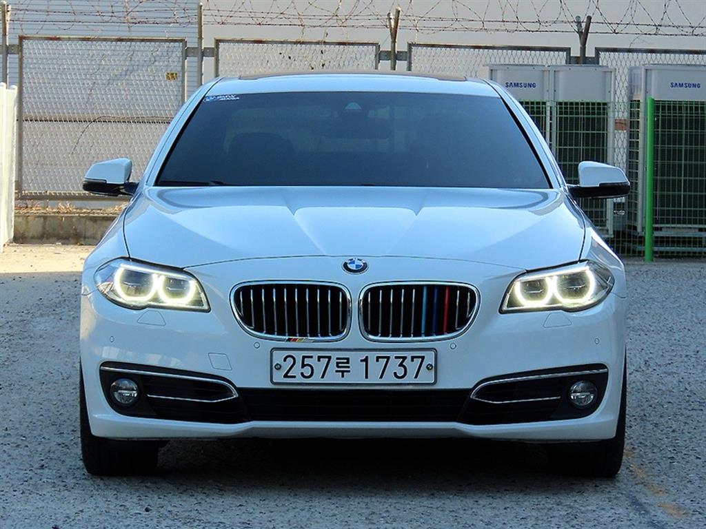 BMW 5시리즈 520d 사진