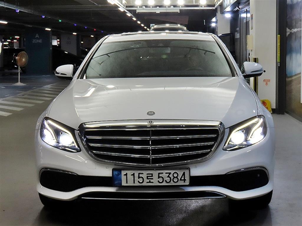 벤츠 E 클래스 E220d 4MATIC 익스클루시브 사진