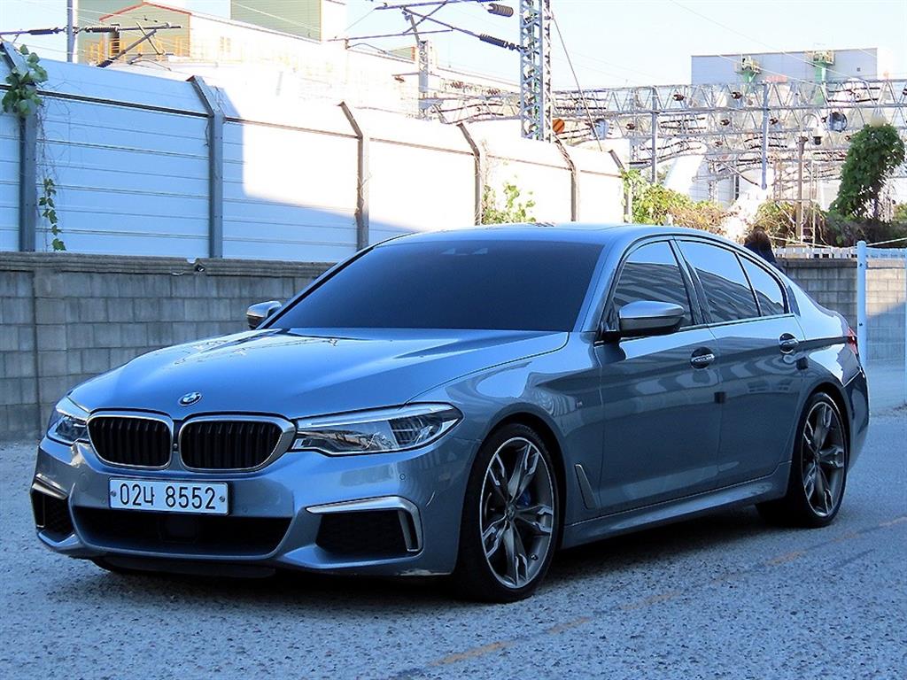 BMW 5시리즈 M550d xDrive 사진 2/20