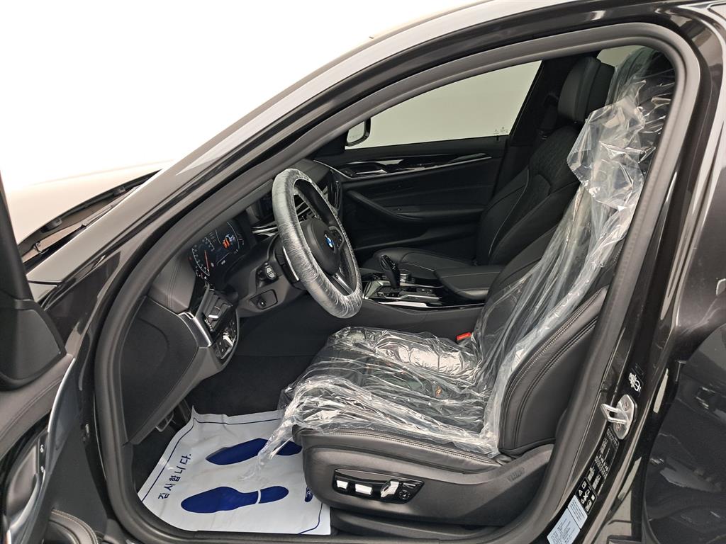 BMW 5시리즈 530i xDrive M 스포츠 플러스 사진