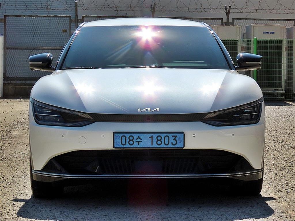 기아 EV6 롱레인지 AWD 어스 사진