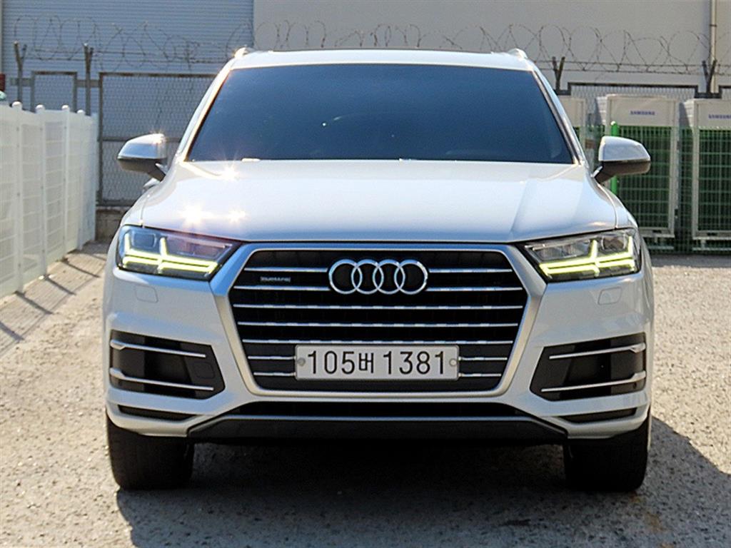 아우디 Q7 45 TFSI 콰트로 사진