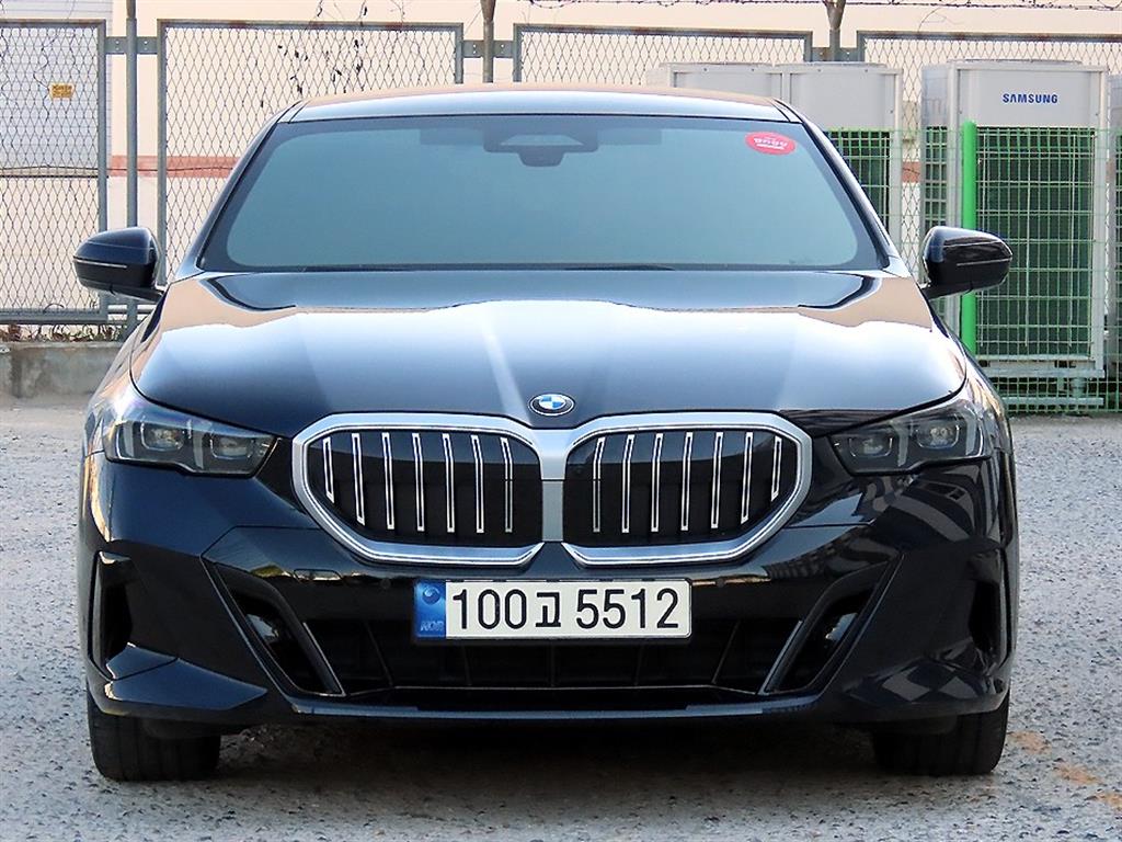 BMW 5시리즈 520i M 스포츠 사진