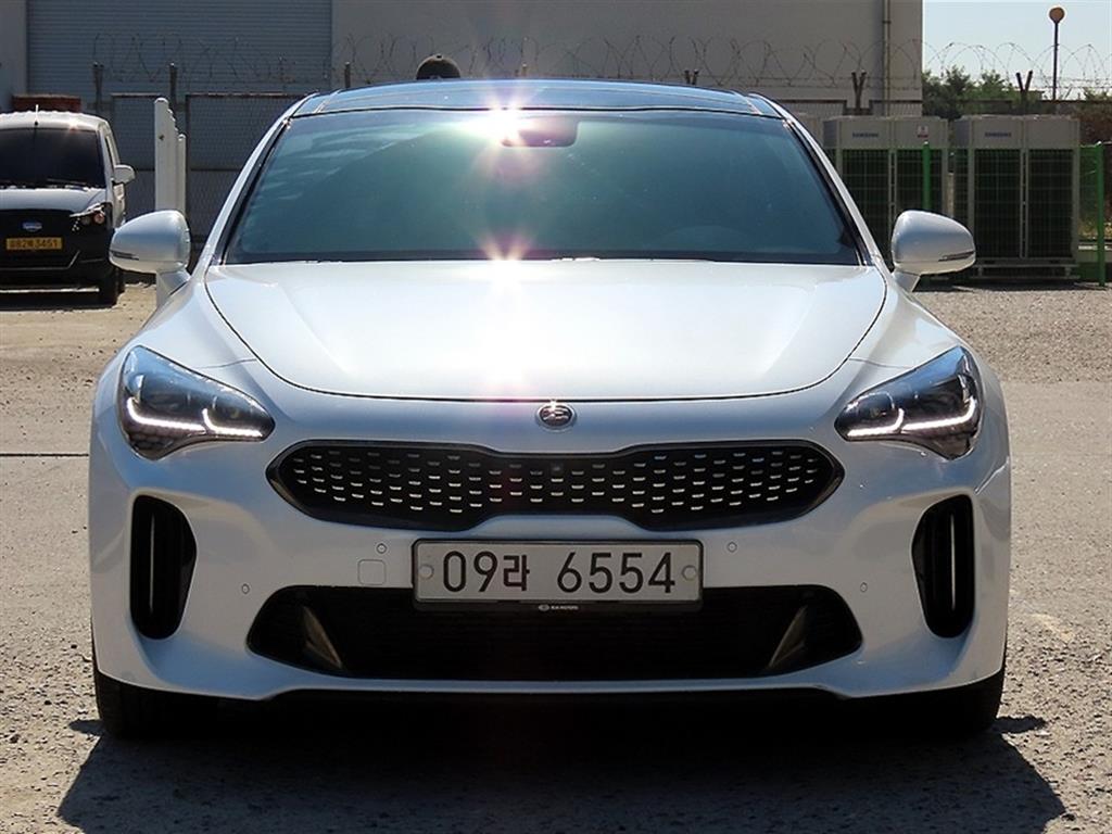 기아 스팅어 가솔린 2.0 터보 AWD 플래티넘 사진