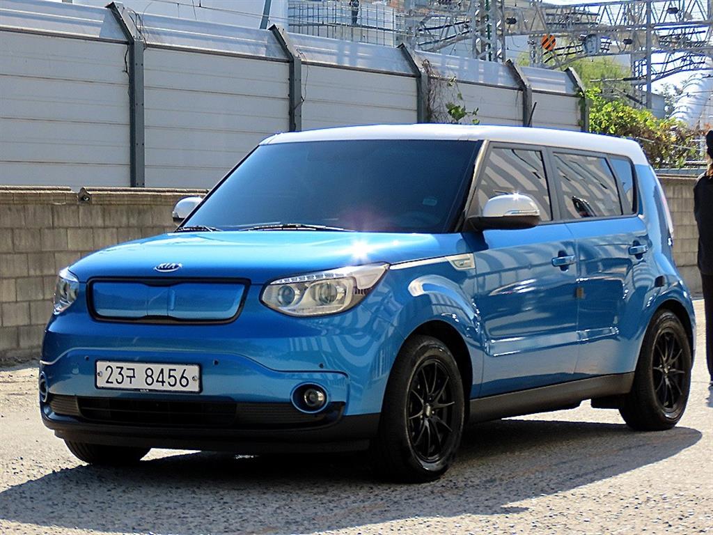 기아 쏘울 EV 사진 2/20