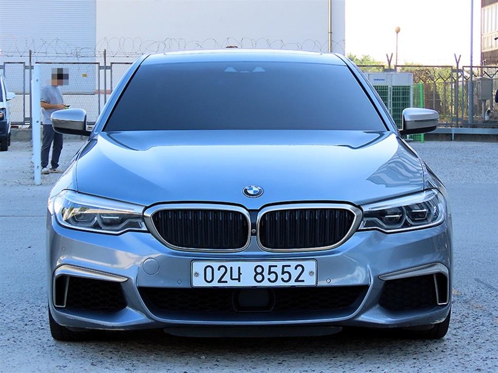 BMW 5시리즈 M550d xDrive 사진