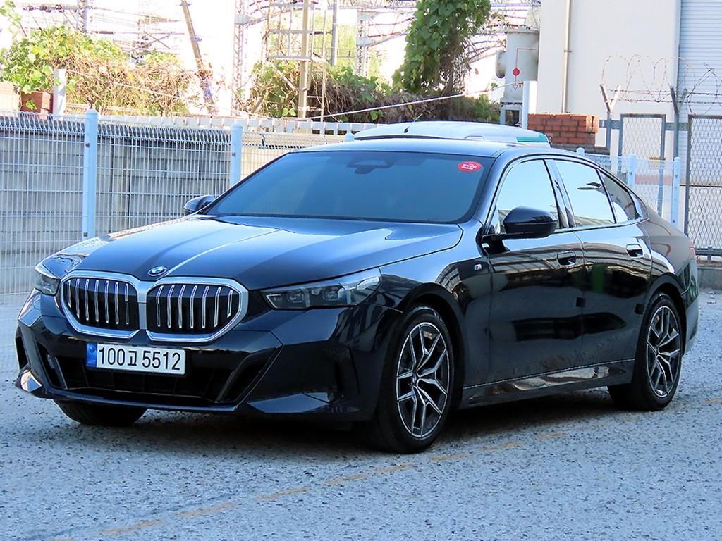BMW 5시리즈 520i M 스포츠 사진 2/20