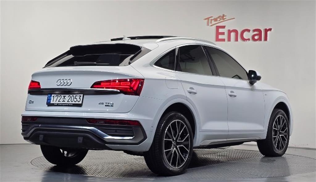 아우디 Q5 45 TFSI 콰트로 프리미엄 스포트백 사진 2/20