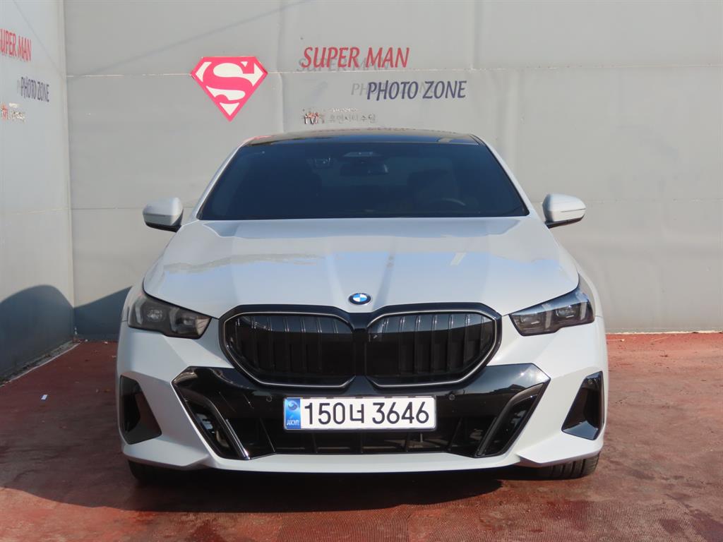 BMW 5시리즈 530i xDrive M 스포츠 사진