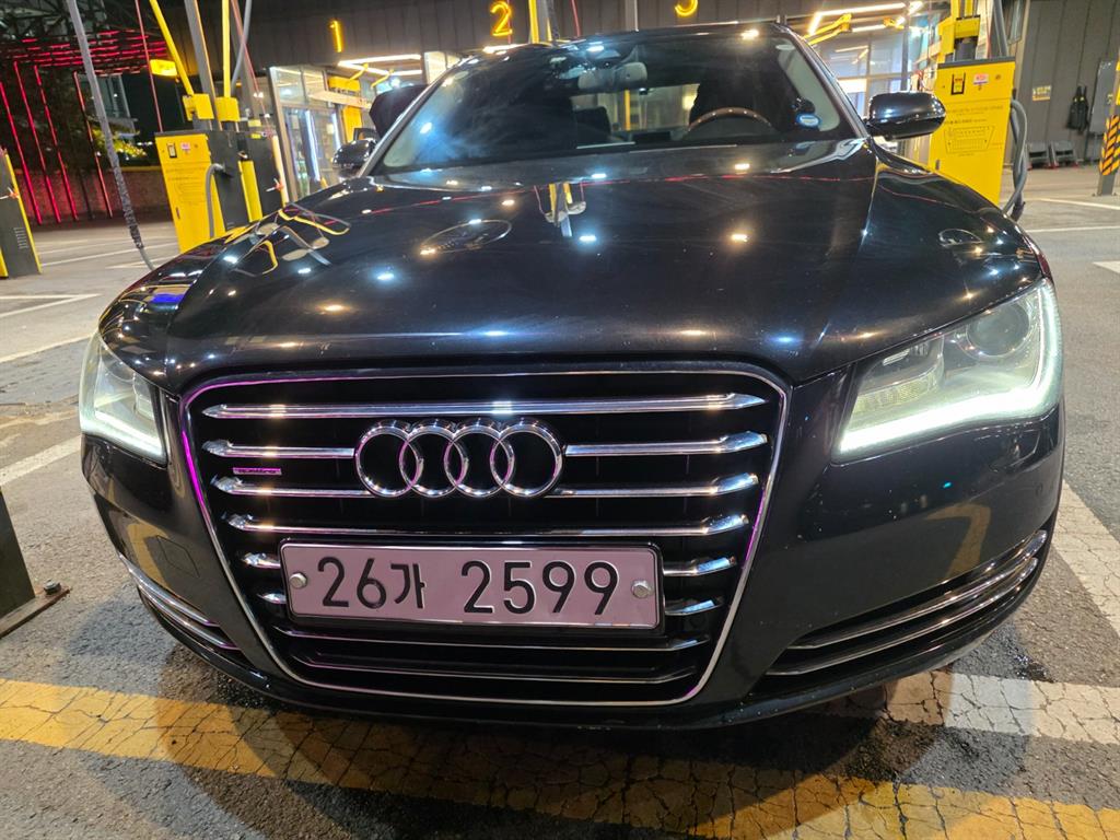 아우디 A8 3.0 TDI 콰트로 LWB 사진 2/20