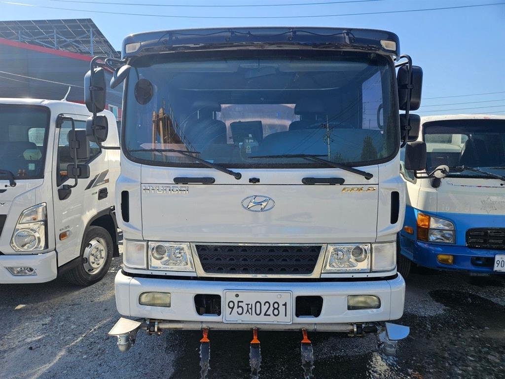 현대 살수차 메가트럭 스텐탱크 8,000L 수동 - 중고 트럭 매물 이미지