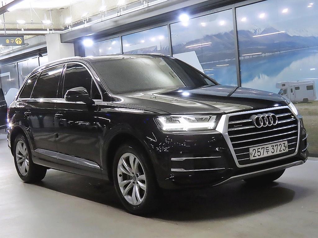 아우디 Q7 45 TFSI 콰트로 사진 2/21
