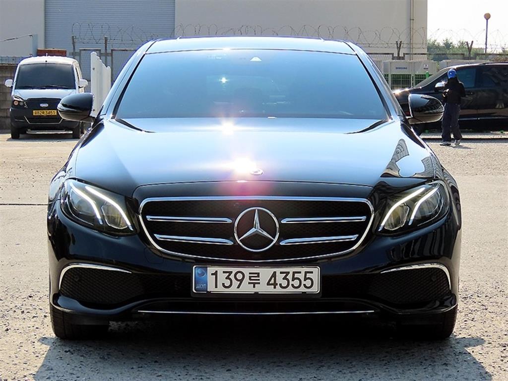 벤츠 E 클래스 E250 아방가르드 사진