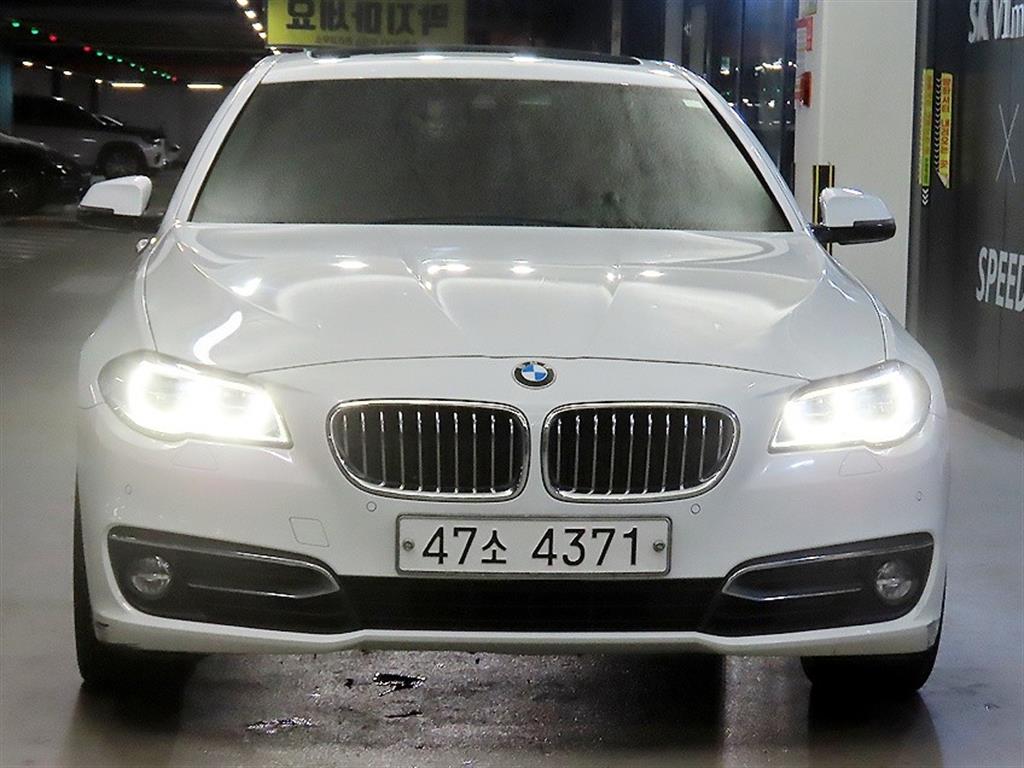 BMW 5시리즈 520d 럭셔리 사진 2/19
