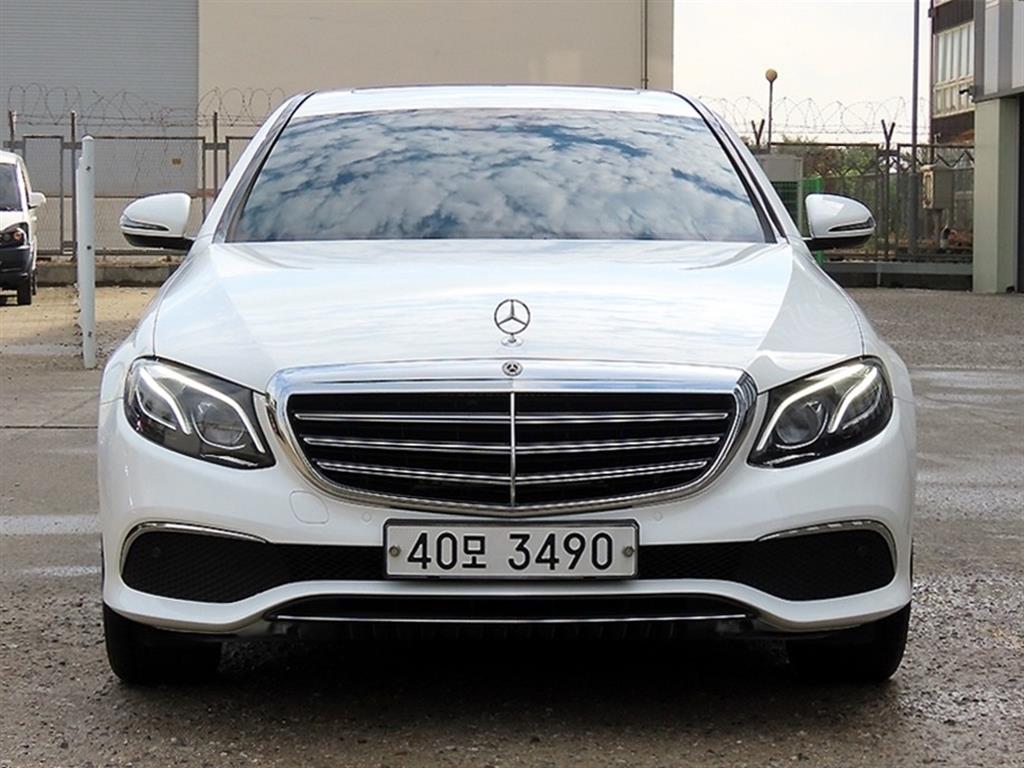 벤츠 E 클래스 E220d 4MATIC 익스클루시브 사진