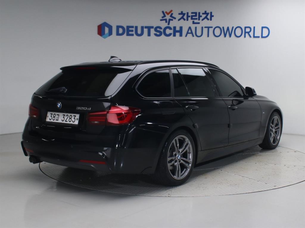 BMW 3시리즈 320d 투어링 M 스포츠 쉐도우 사진 2/19