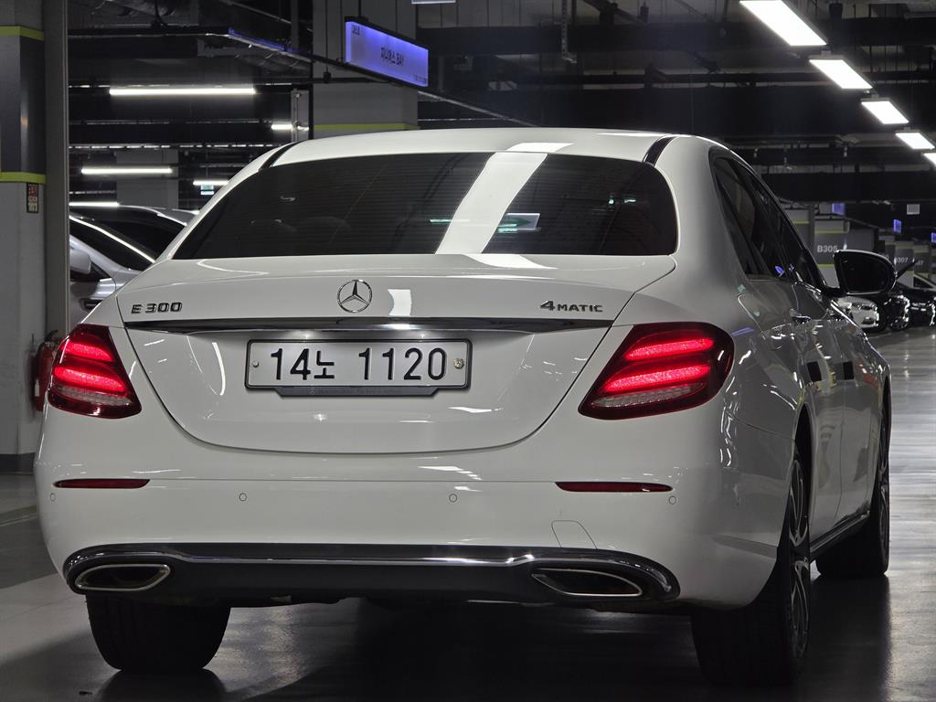 벤츠 E 클래스 E300 4MATIC 아방가르드 사진 2/20