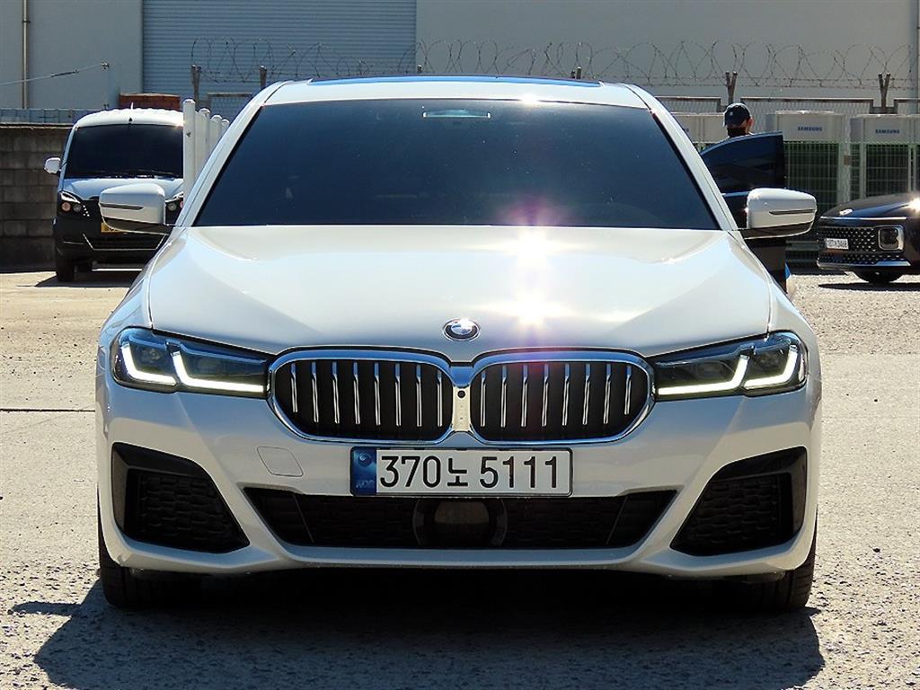 BMW 5시리즈 530i xDrive M 스포츠 사진