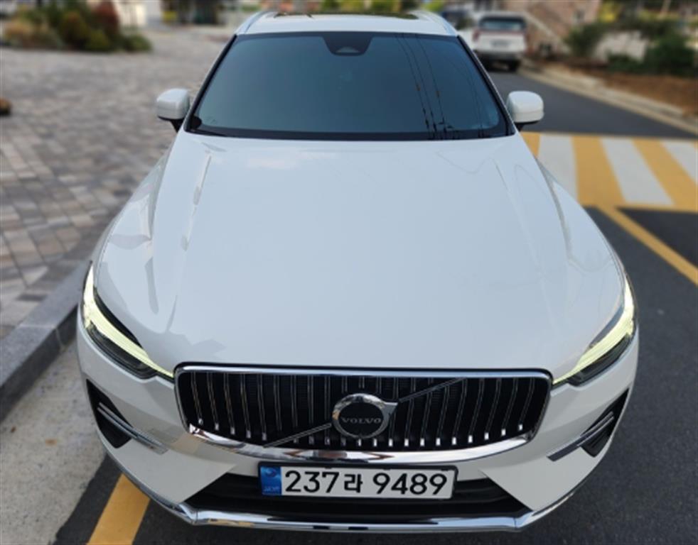 볼보 XC60 T8 AWD 얼티메이트 브라이트 사진