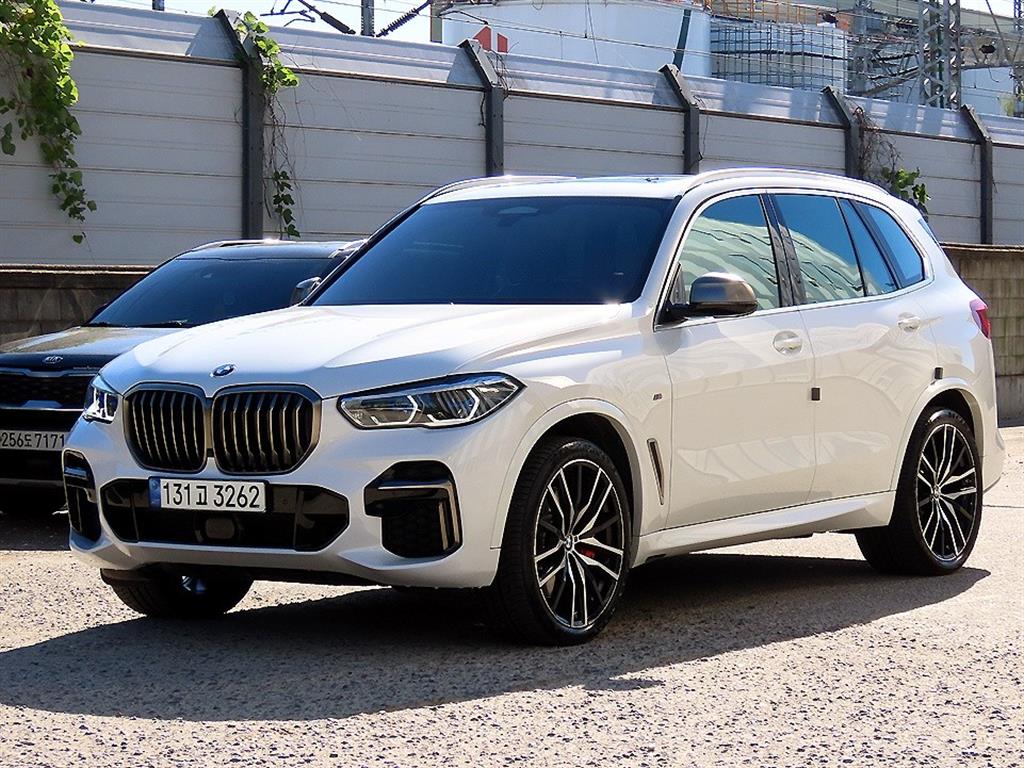 BMW X5 M50i 사진