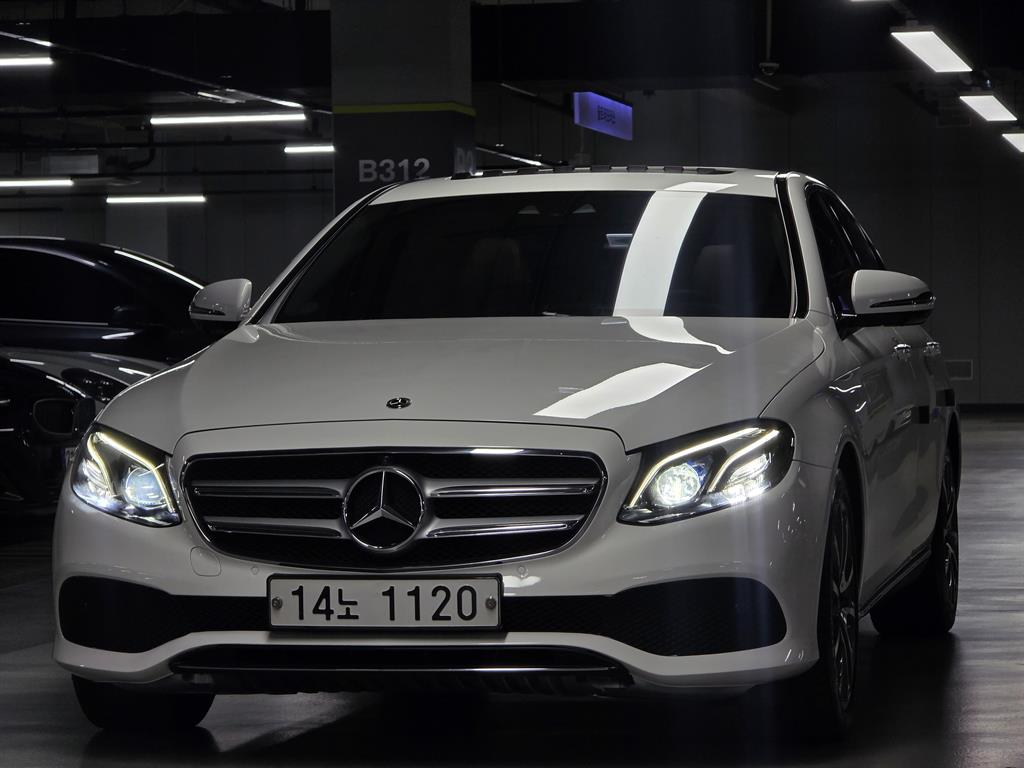 벤츠 E 클래스 E300 4MATIC 아방가르드 사진