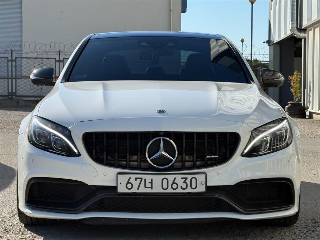 벤츠 C 클래스 C63 AMG 사진