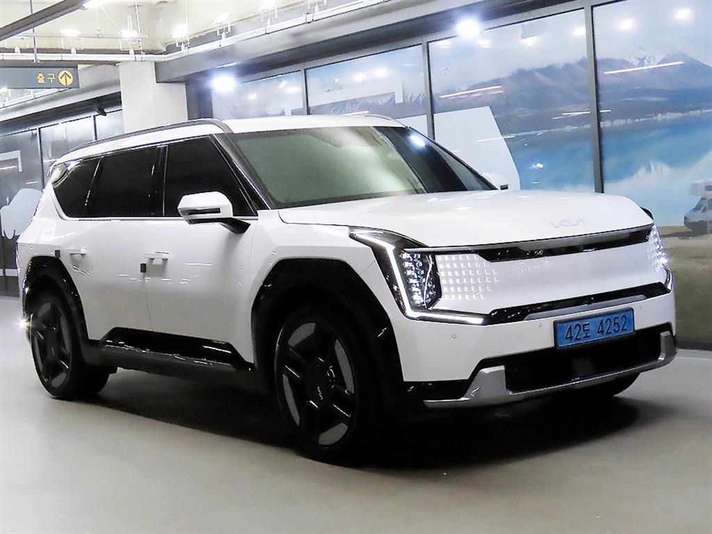 기아 EV9 롱레인지 4WD 어스 사진 2/21