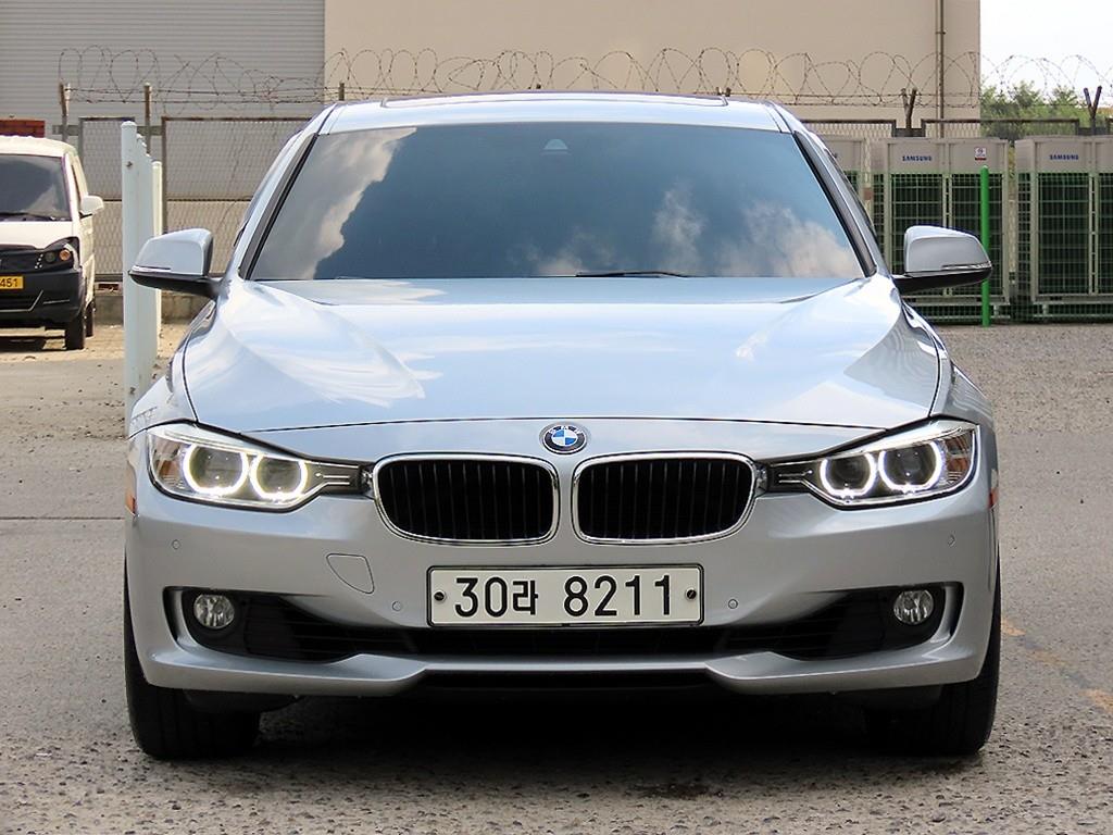BMW 3시리즈 320i 사진