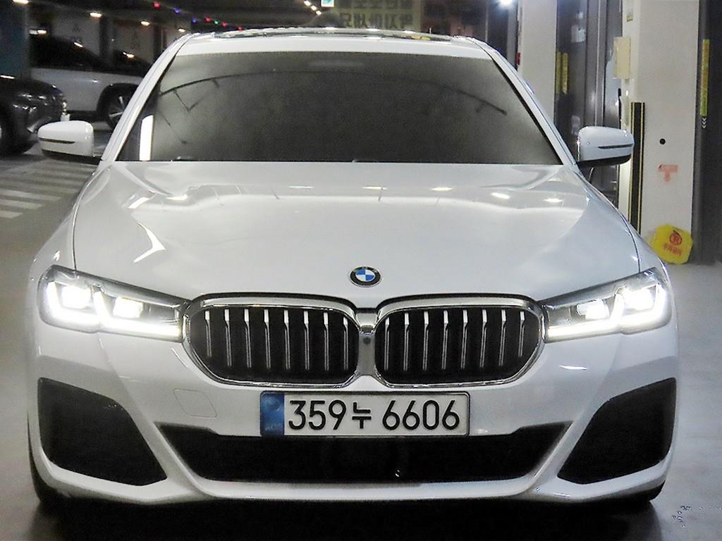 BMW 5시리즈 520i M 스포츠 사진