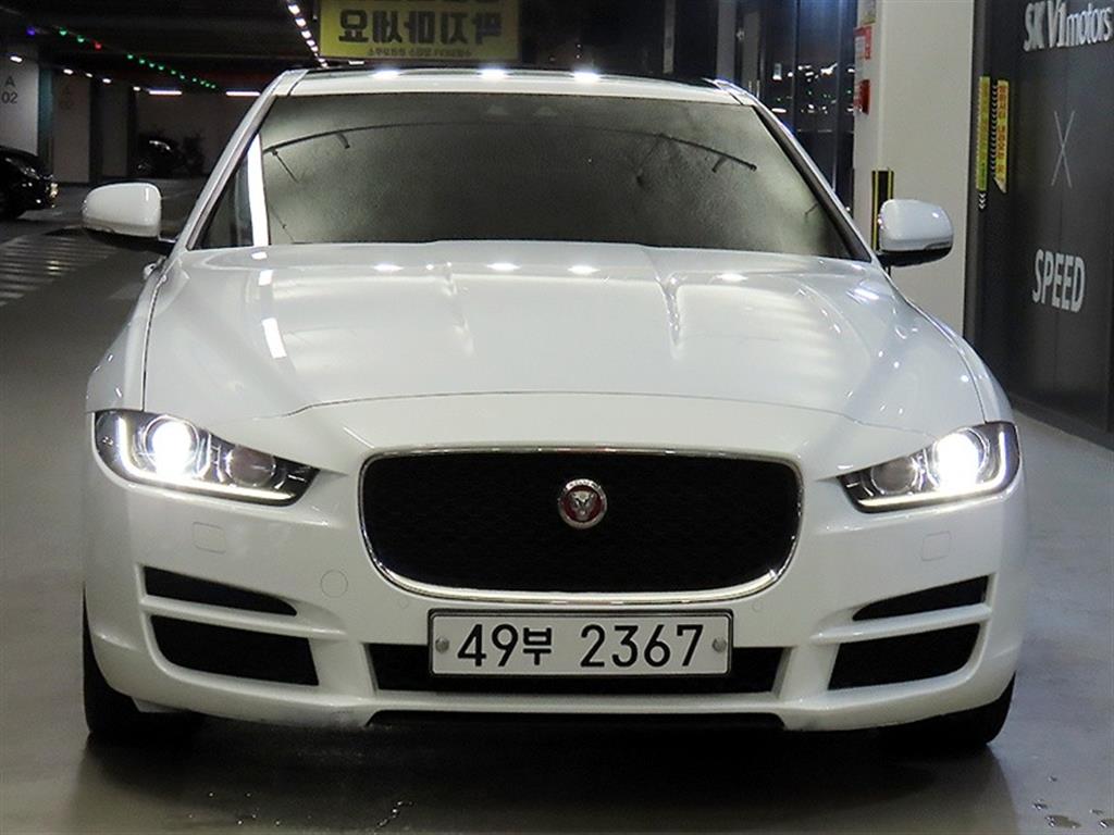 재규어 XE 2.0D 프레스티지 AWD 사진