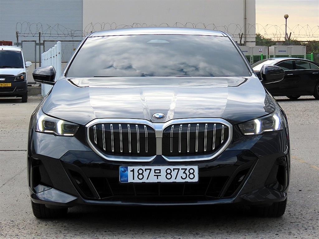 BMW 5시리즈 520i M 스포츠 사진
