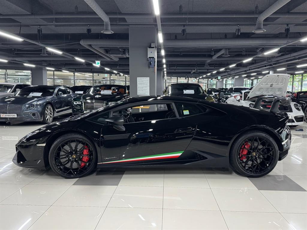 람보르기니 우라칸 LP640-4 퍼포만테 사진 2/17