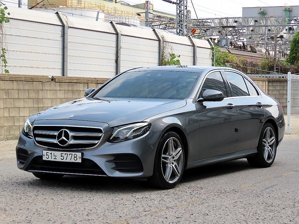 벤츠 E 클래스 E300 4MATIC AMG LINE 사진