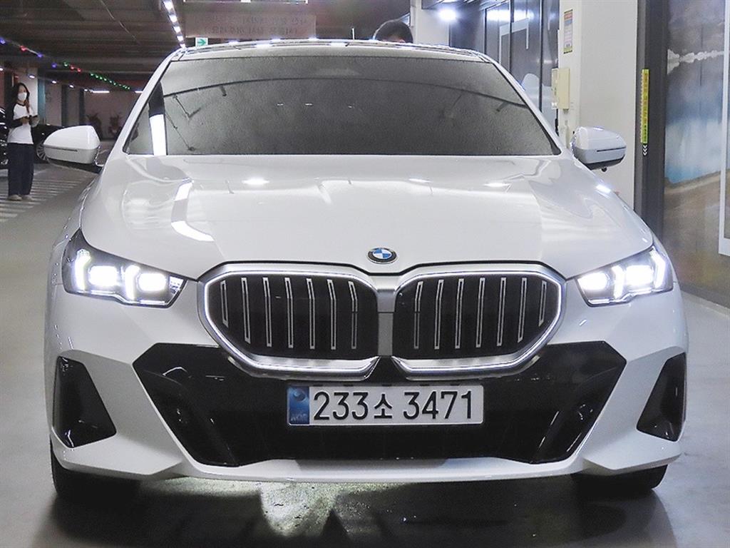 BMW 5시리즈 530i xDrive M 스포츠 사진