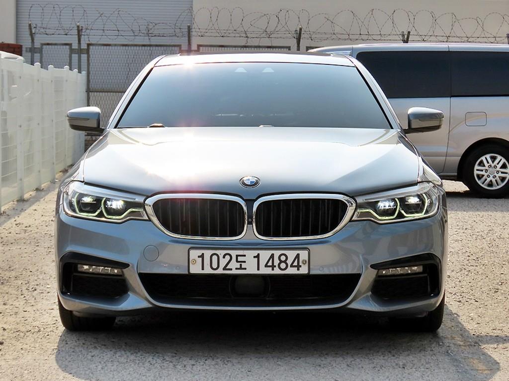 BMW 5시리즈 520d M 스포츠 플러스 사진