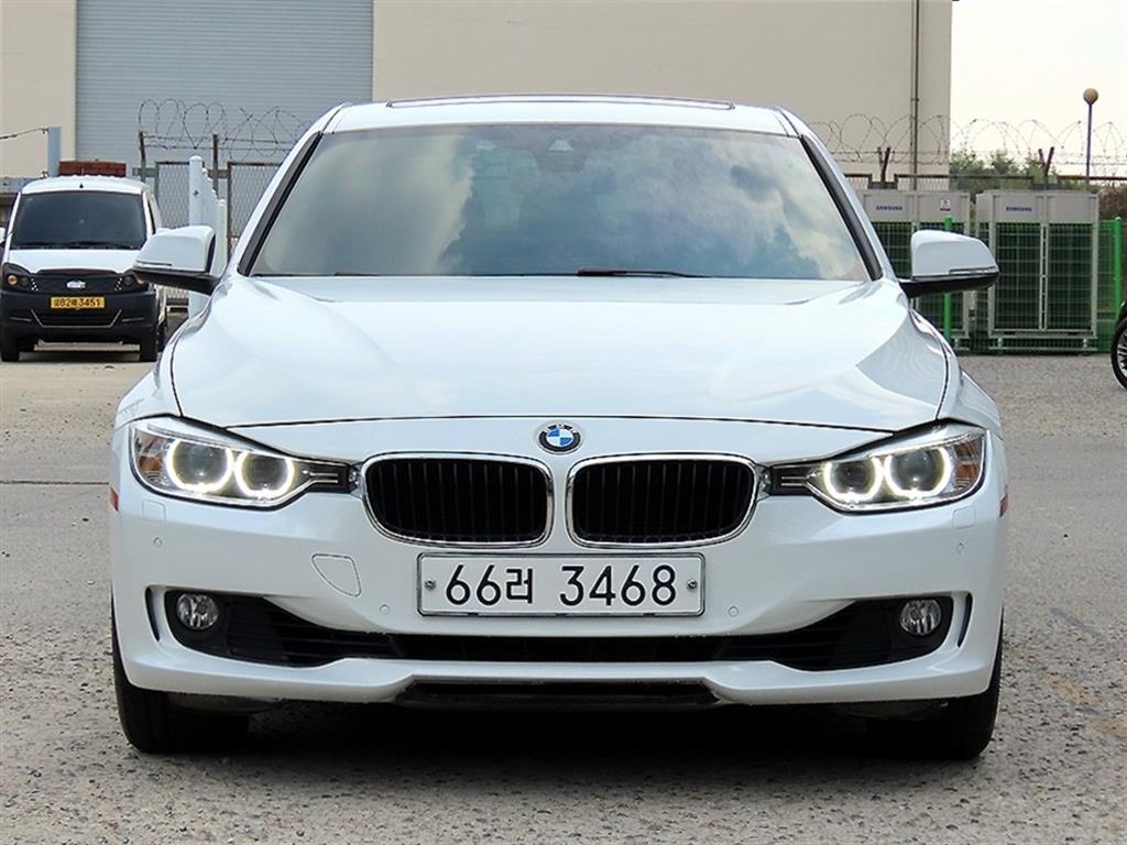 BMW 3시리즈 320i 사진