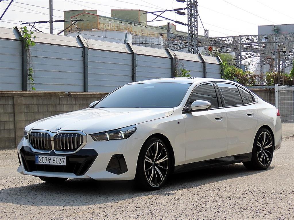 BMW 5시리즈 530i xDrive M 스포츠 사진 2/20