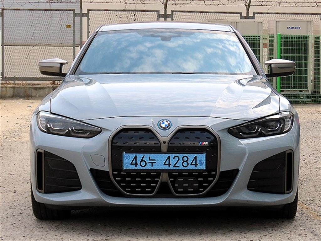 BMW i4 M50 사진