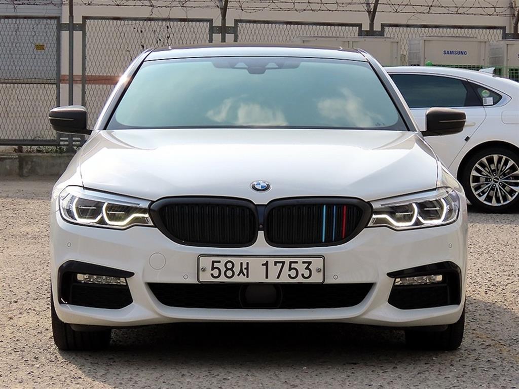 BMW 5시리즈 530i xDrive M 스포츠 플러스 사진