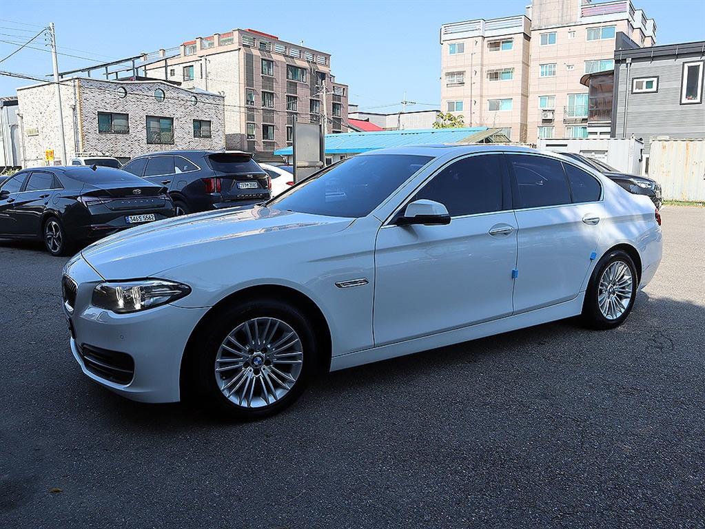BMW 5시리즈 520d xDrive 사진 2/20
