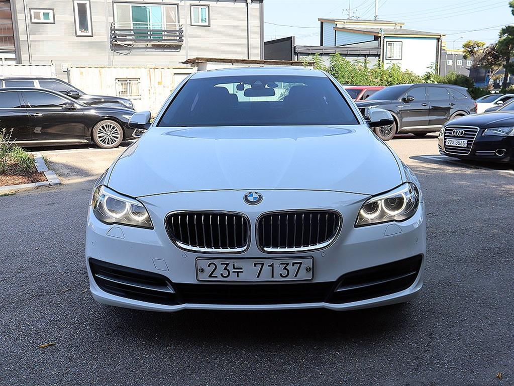 BMW 5시리즈 520d xDrive 사진