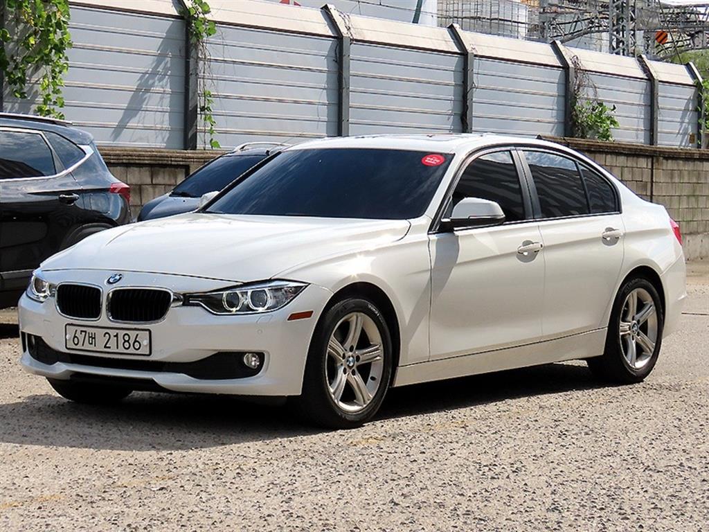 BMW 3시리즈 320d xDrive 사진 2/19