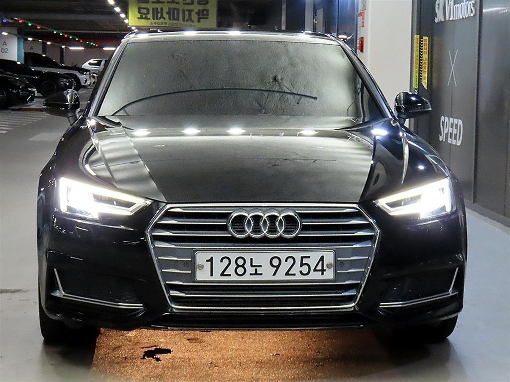 아우디 A4 40 TFSI 사진